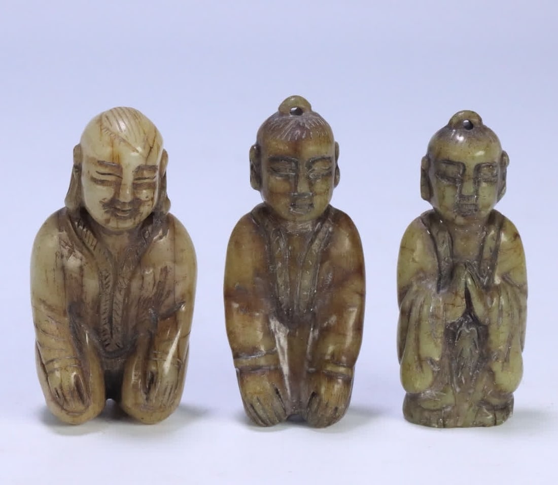 A set of Qing Dynasty sleeve jade servants: Qing Dynasty sleeve jade maid SIZE: 7.46x3.26x2.28cm 7.22x3.01x1.99cm 7.32x3.78x2.87cm W:200g (The Dimensions Of All Batches Are Manually Measured.If You Need More Detailed Information, Please Contact