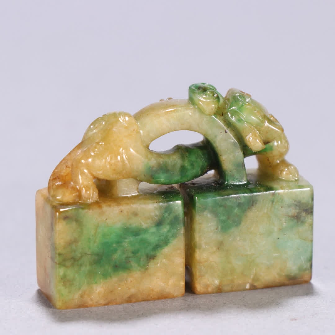 A Qing Dynasty jade dragon button double seal - 2