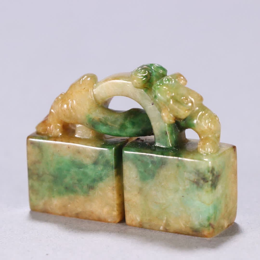 A Qing Dynasty jade dragon button double seal - 3