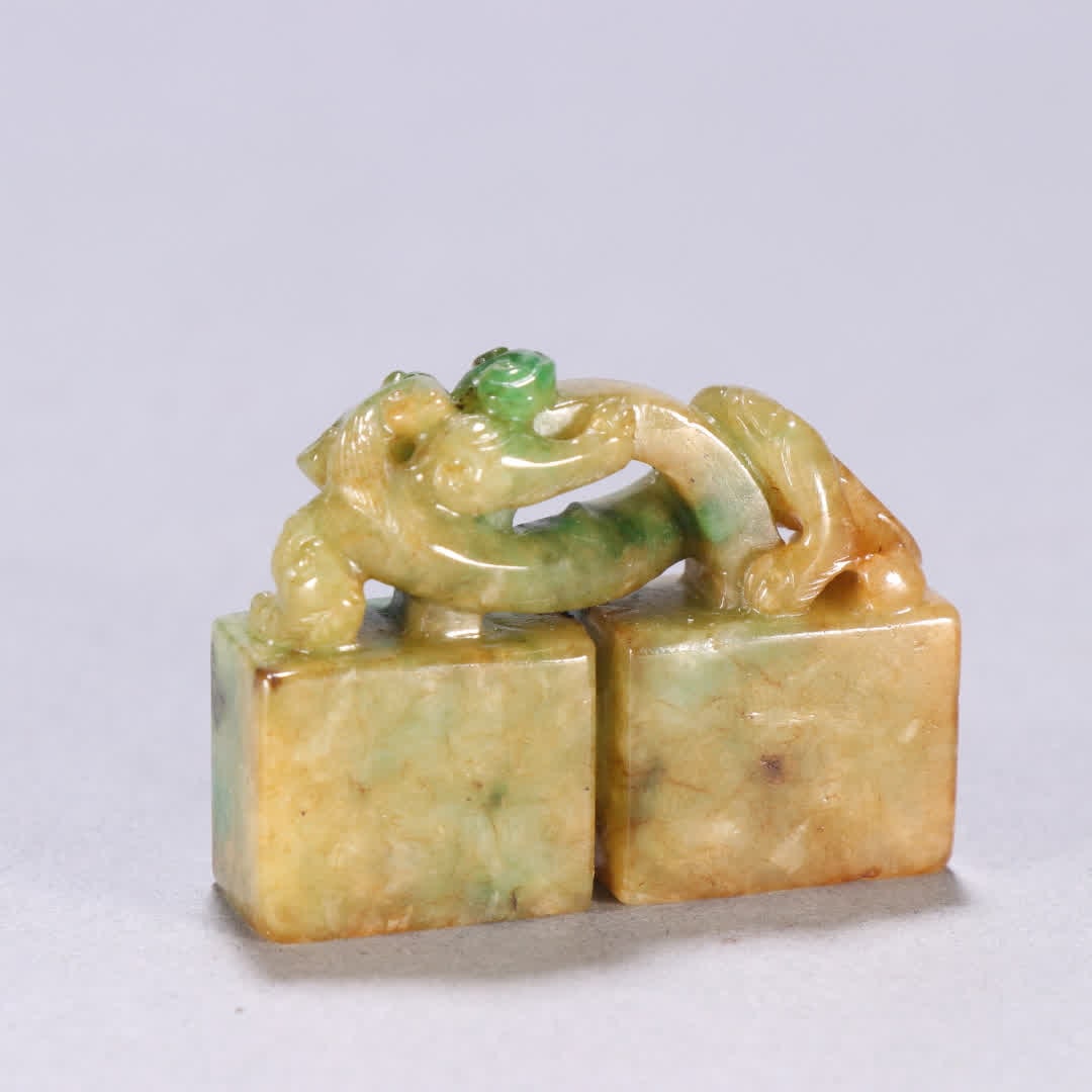 A Qing Dynasty jade dragon button double seal - 5
