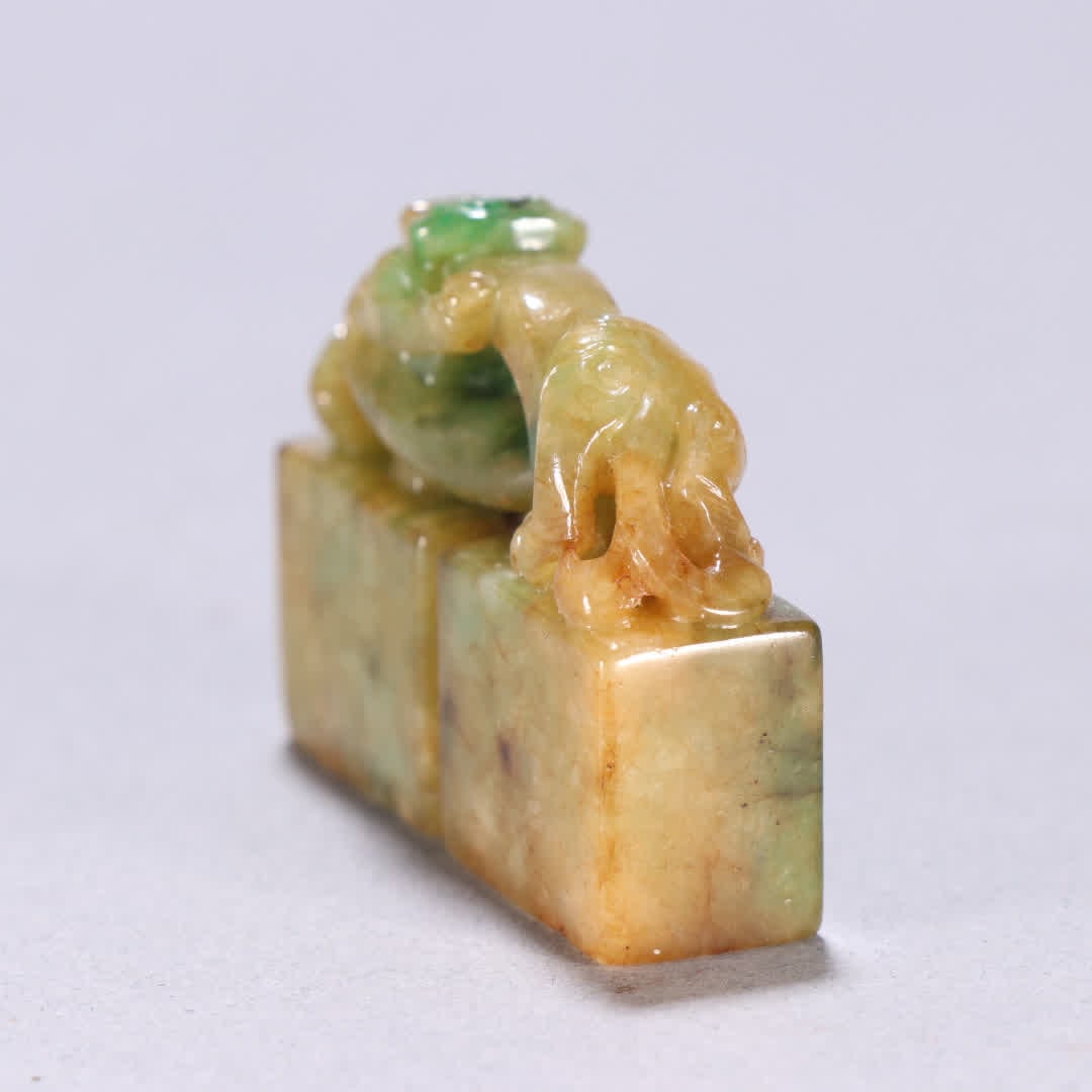 A Qing Dynasty jade dragon button double seal - 7