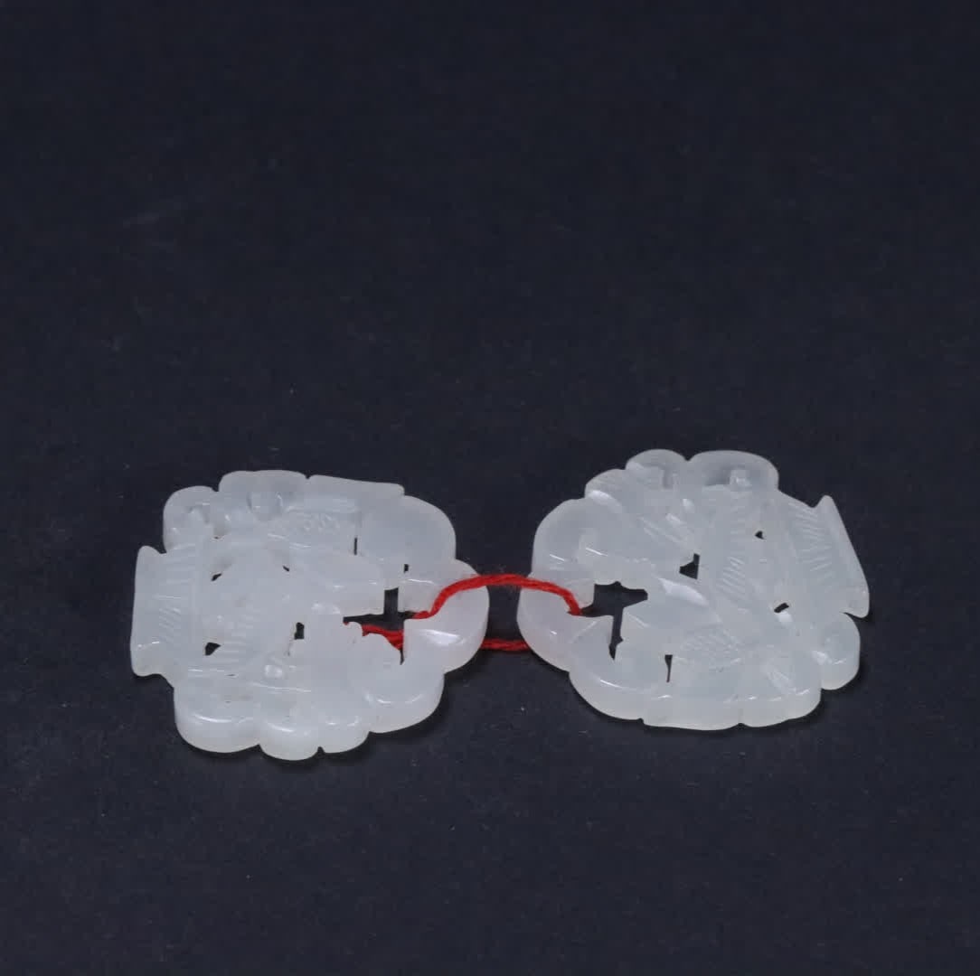 A carved basket carved from Hetian jade in the late Qing Dynasty (1 of 9)