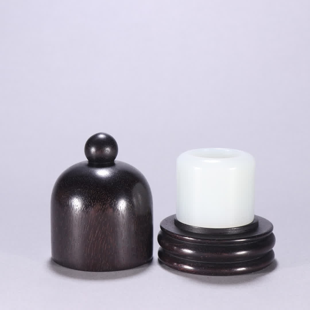 A set of Qing Dynasty Hetian jade finger belt box: Qing Dynasty Hetian jade finger belt box SIZE: Inner diameter 2.2cm W: 2.9cm W: 45.6g (The Dimensions Of All Batches Are Manually Measured.If You Need More Detailed Information, Please Contact Our Cus