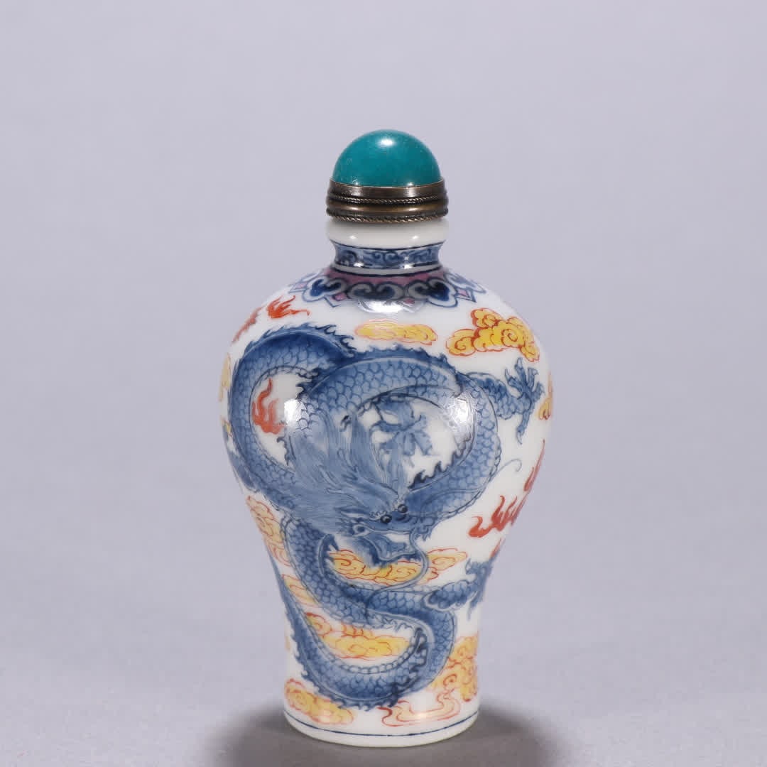 A piece of Qing Dynasty pastel dragon and phoenix Chengxiang snuff bottle: Qing Dynasty pastel dragon and phoenix presents auspicious snuff bottles SIZE: H:8.5cm W:4.5cm (The Dimensions Of All Batches Are Manually Measured.If You Need More Detailed Information, Please