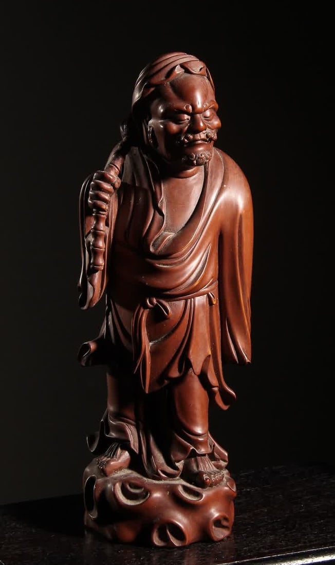 A late Qing Dynasty boxwood carving Bodhidharma statue: At the end of the Qing Dynasty, boxwood carved Bodhidharma statue SIZE: H:24cm L:8cm W:7.5cm (The Dimensions Of All Batches Are Manually Measured.If You Need More Detailed Information, Please Contact