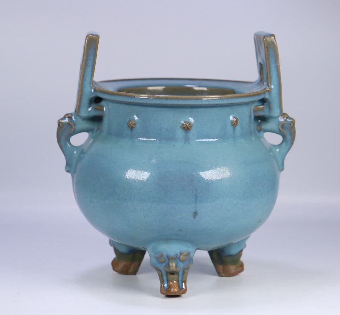 A Song Dynasty Jun kiln azure glaze three-legged amphora: Song Dynasty Jun kiln azure glaze three-legged amphora furnace SIZE: 27x25x23cm (The Dimensions Of All Batches Are Manually Measured.If You Need More Detailed Information, Please Contact Our Customer
