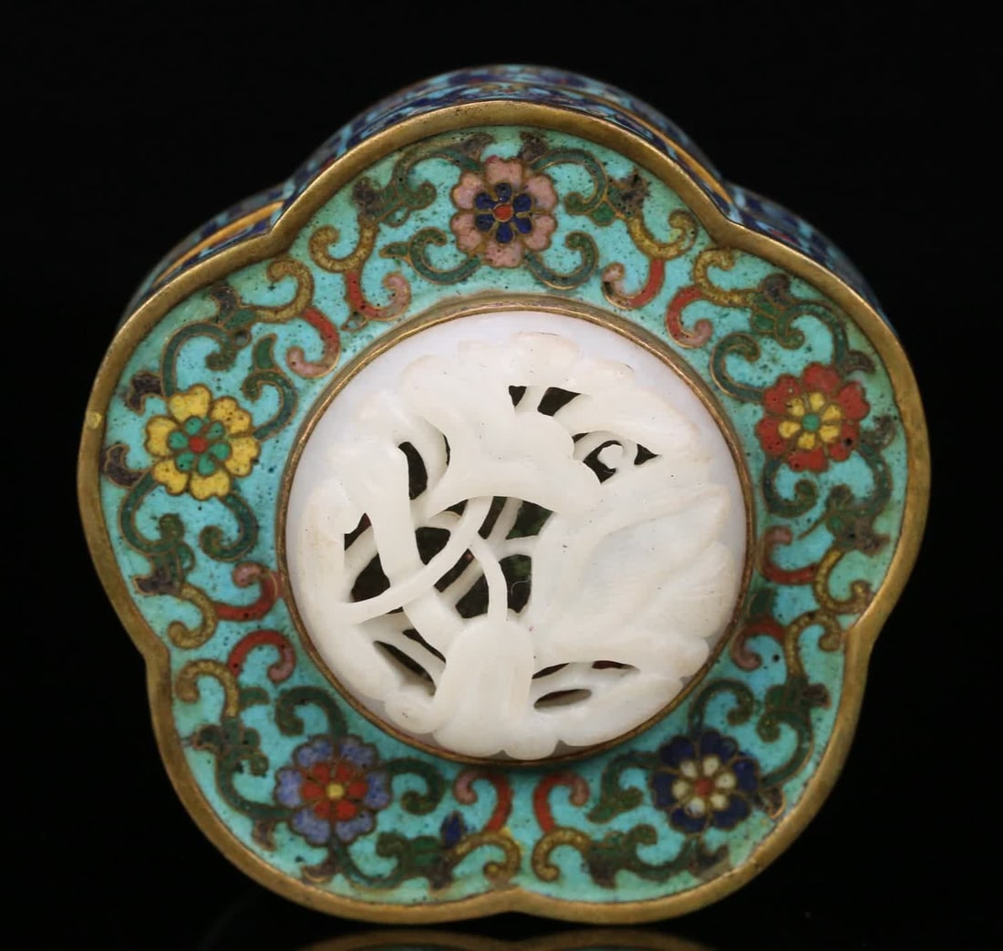 A Qing Dynasty cloisonné inlaid Hetian jade lotus crane pattern pattern lid box: Qing Dynasty cloisonné inlaid Hetian jade lotus crane pattern pattern lid box SIZE: 9.7x4.6cm W:497.2g (The Dimensions Of All Batches Are Manually Measured.If You Need More Detailed Information,