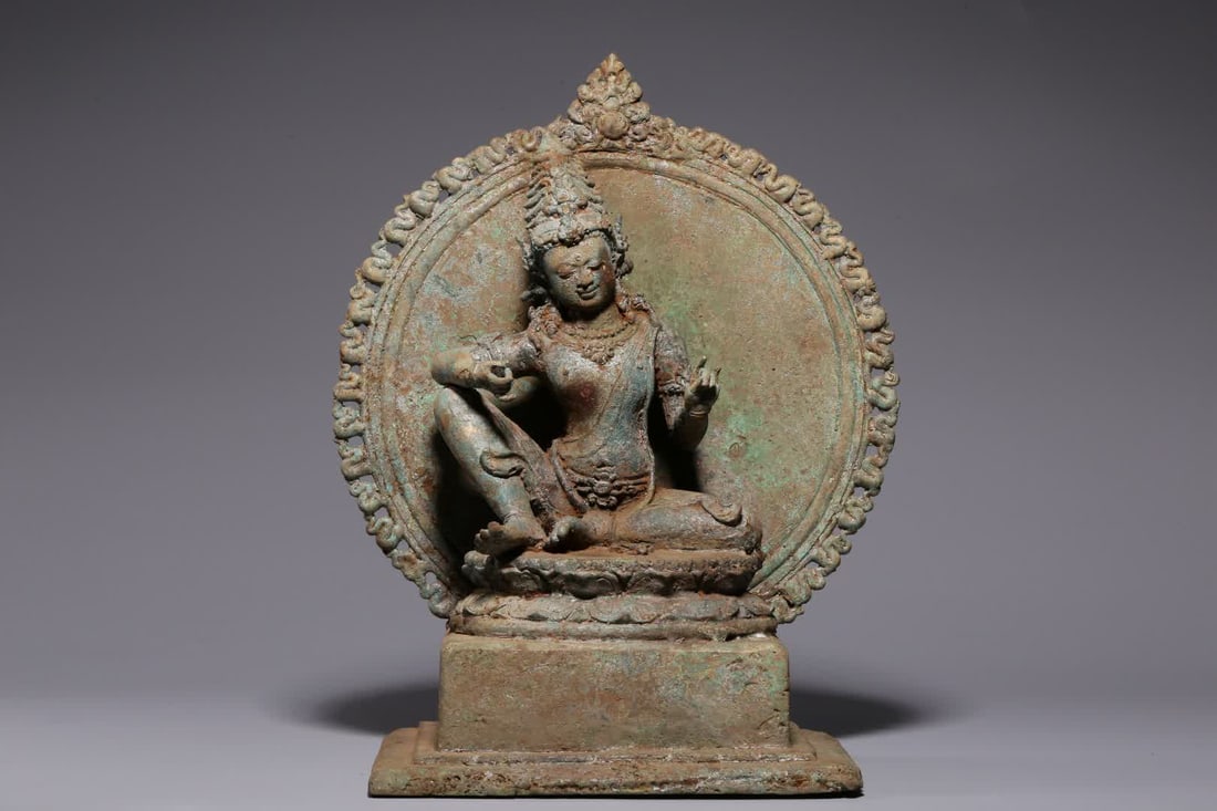 A 12th-century bronze station statue: 12th century Southeast Asian bronze station statue SIZE: H:29cm (The Dimensions Of All Batches Are Manually Measured.If You Need More Detailed Information, Please Contact Our Customer Service Before