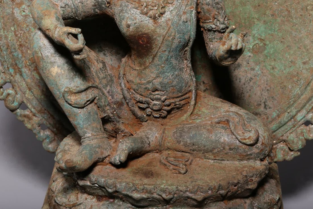 A 12th-century bronze station statue - 3