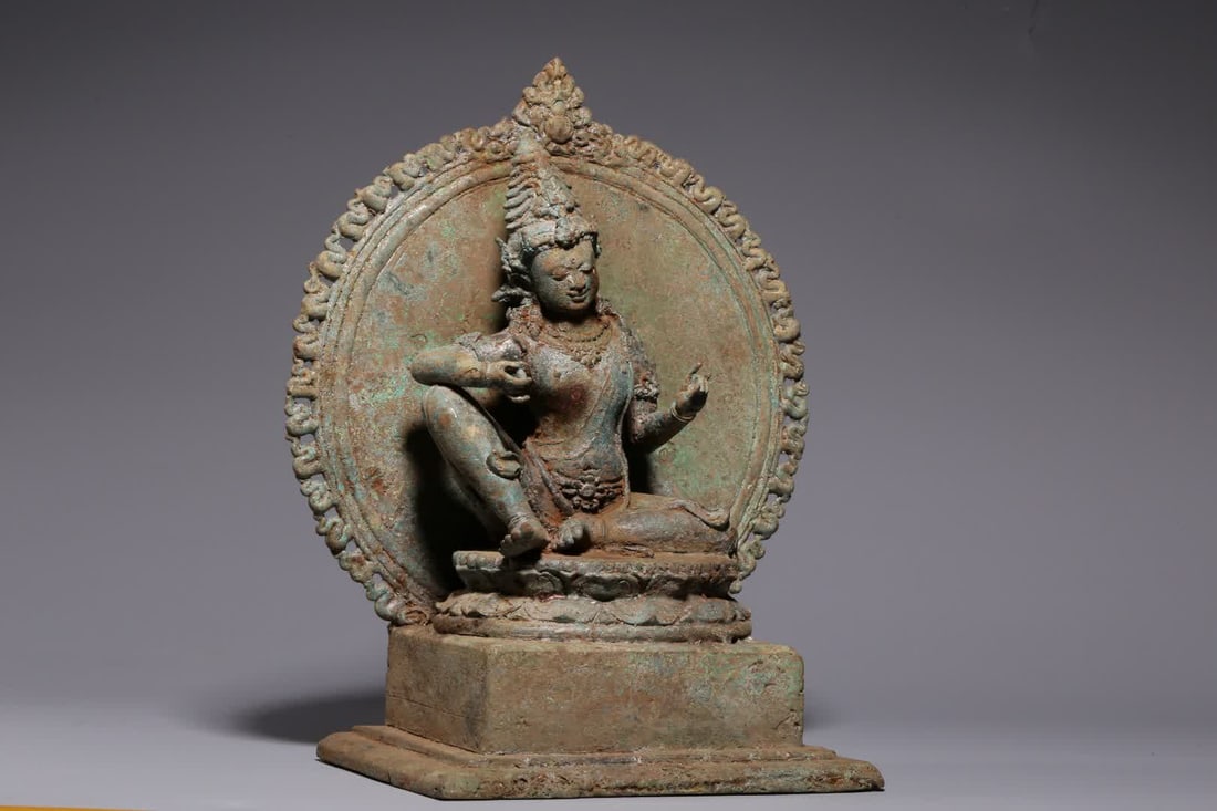A 12th-century bronze station statue - 4