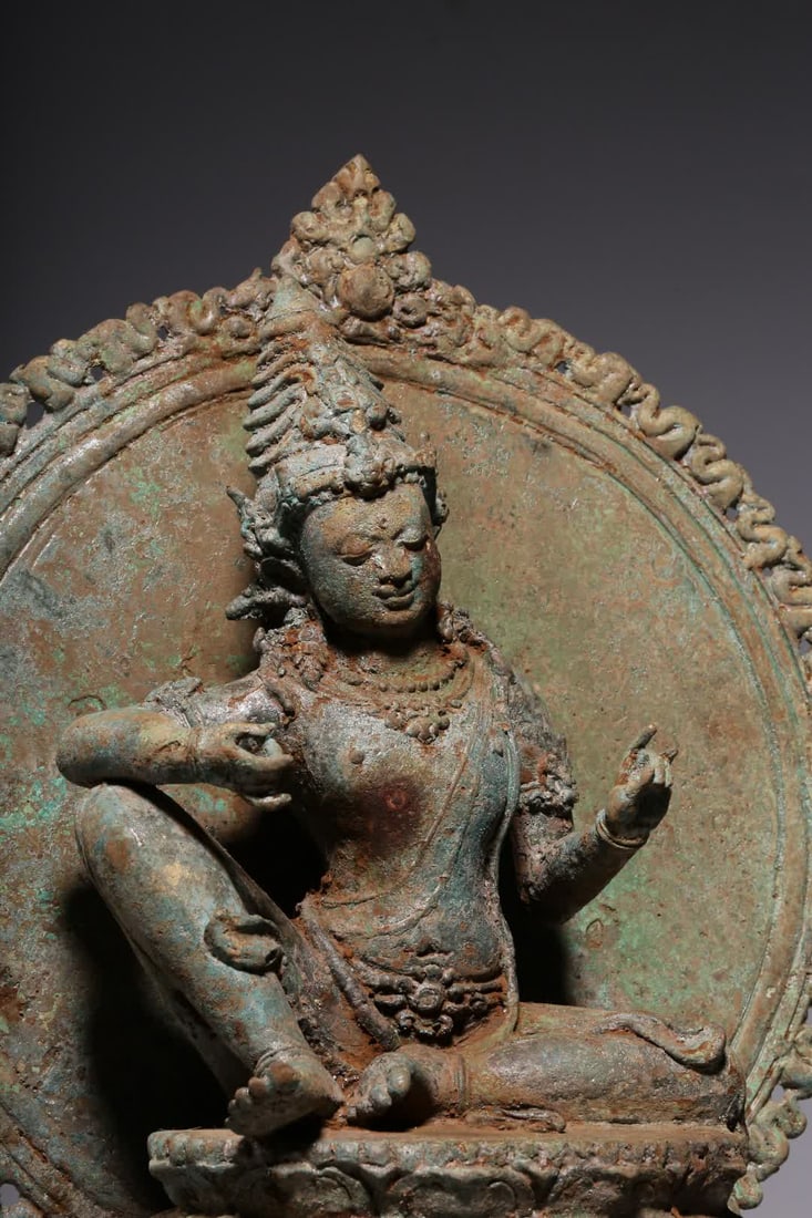 A 12th-century bronze station statue - 5