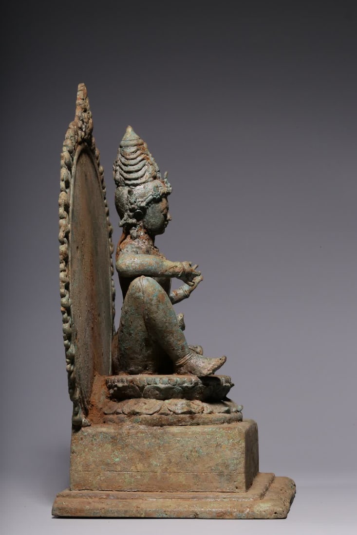 A 12th-century bronze station statue - 7