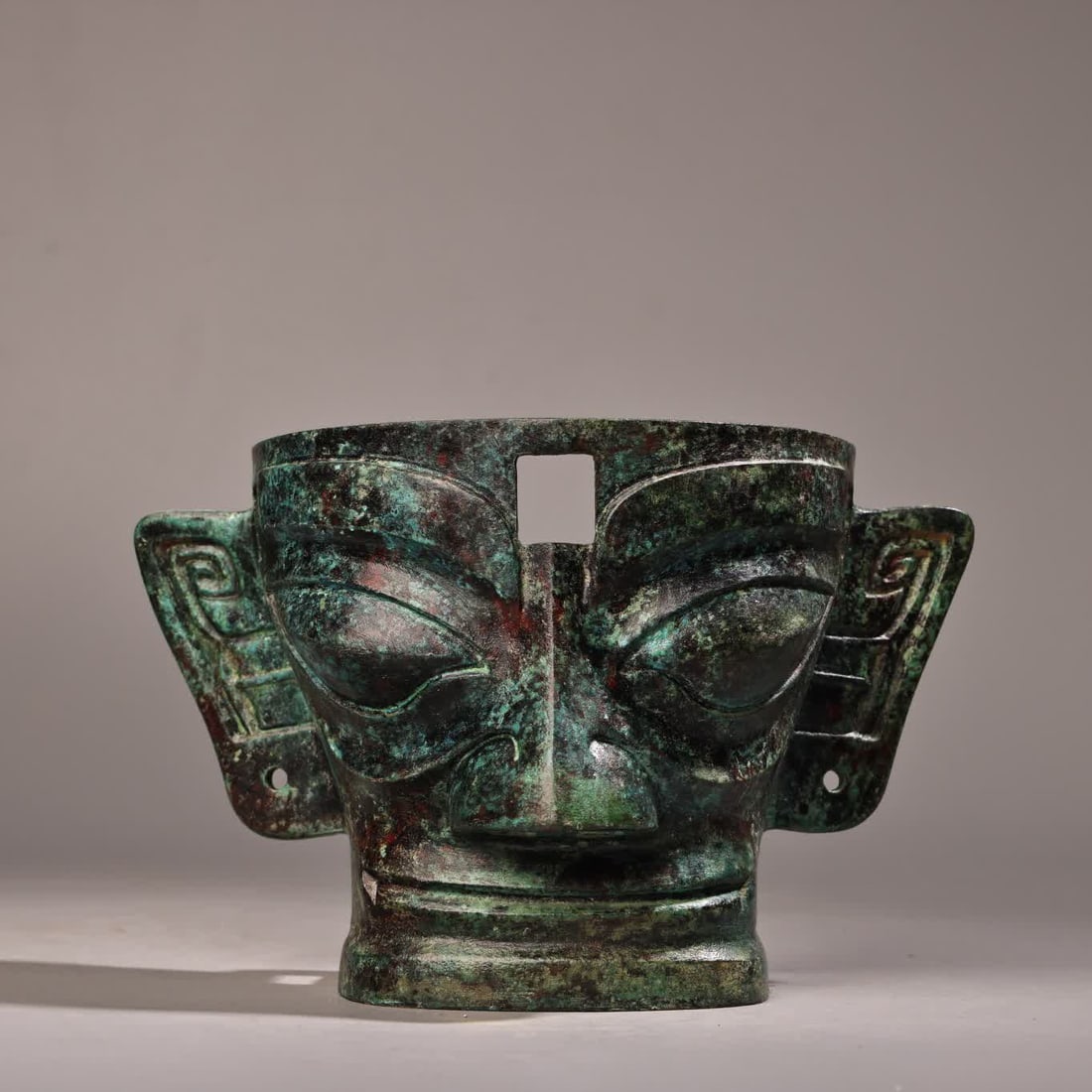 A bronze three-star mask: Bronze three-star mask SIZE: W:500g H:10cm W:15cm (The Dimensions Of All Batches Are Manually Measured.If You Need More Detailed Information, Please Contact Our Customer Service Before Bidding.)