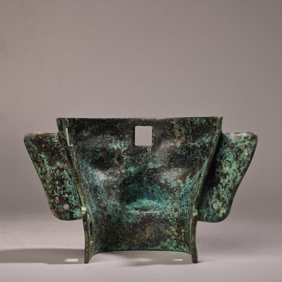 A bronze three-star mask - 4