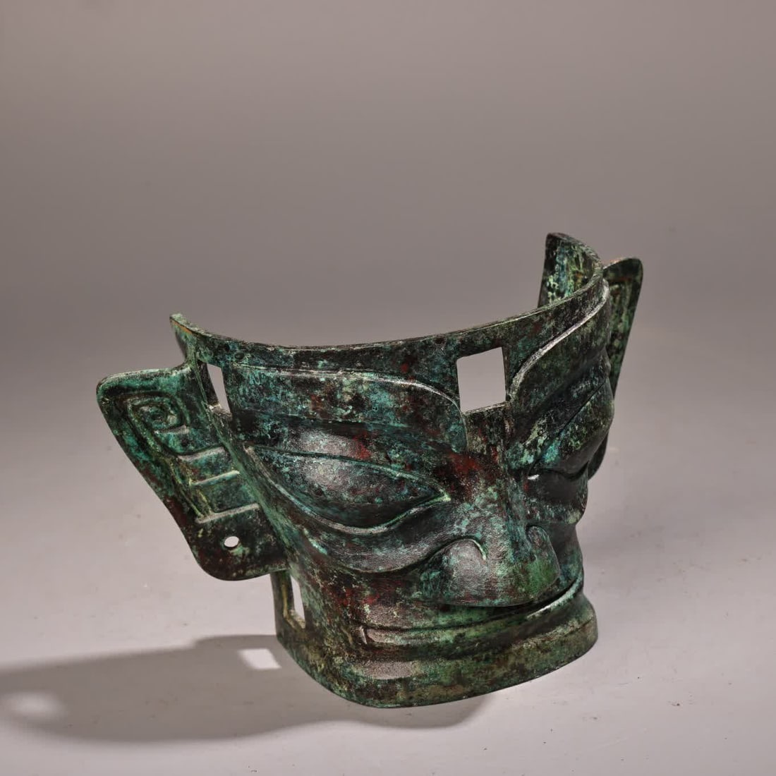A bronze three-star mask - 7