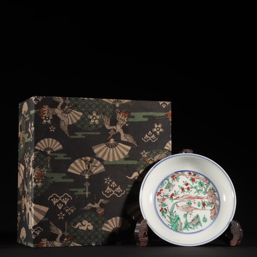 A Ming Dynasty Wanli colorful flower and bird plate: Ming Dynasty Wanli colorful flower and bird plate SIZE: H: 3cm MouthD: 15.5cm Bottom diameter 10cm (The Dimensions Of All Batches Are Manually Measured.If You Need More Detailed Information, Please