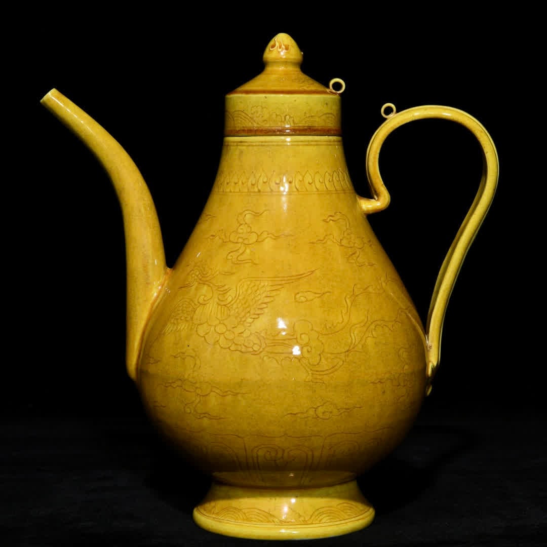 A Ming Dynasty Hongzhi delicate yellow glaze secretly engraved with phoenix pattern pot (1 of 9)