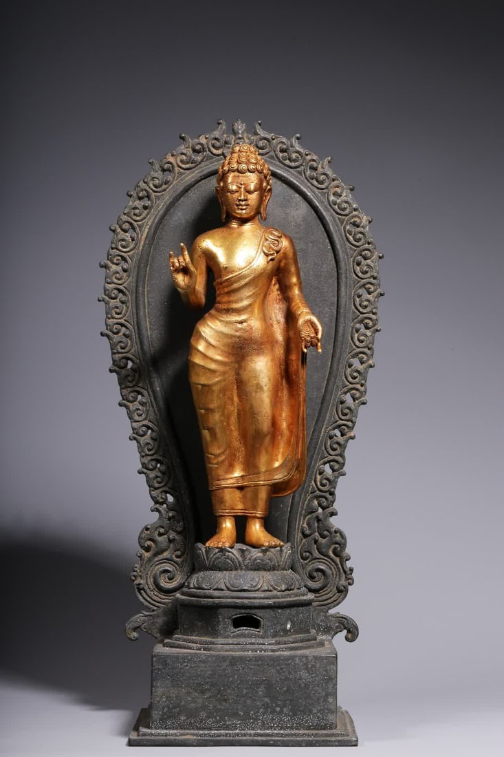 A statue of the Great Sun Tathagata in the Qing Dynasty: Java Daini Tathagata Station Statue (Gilded Statue of the Lord) SIZE: H:36cm (The Dimensions Of All Batches Are Manually Measured.If You Need More Detailed Information, Please Contact Our Customer