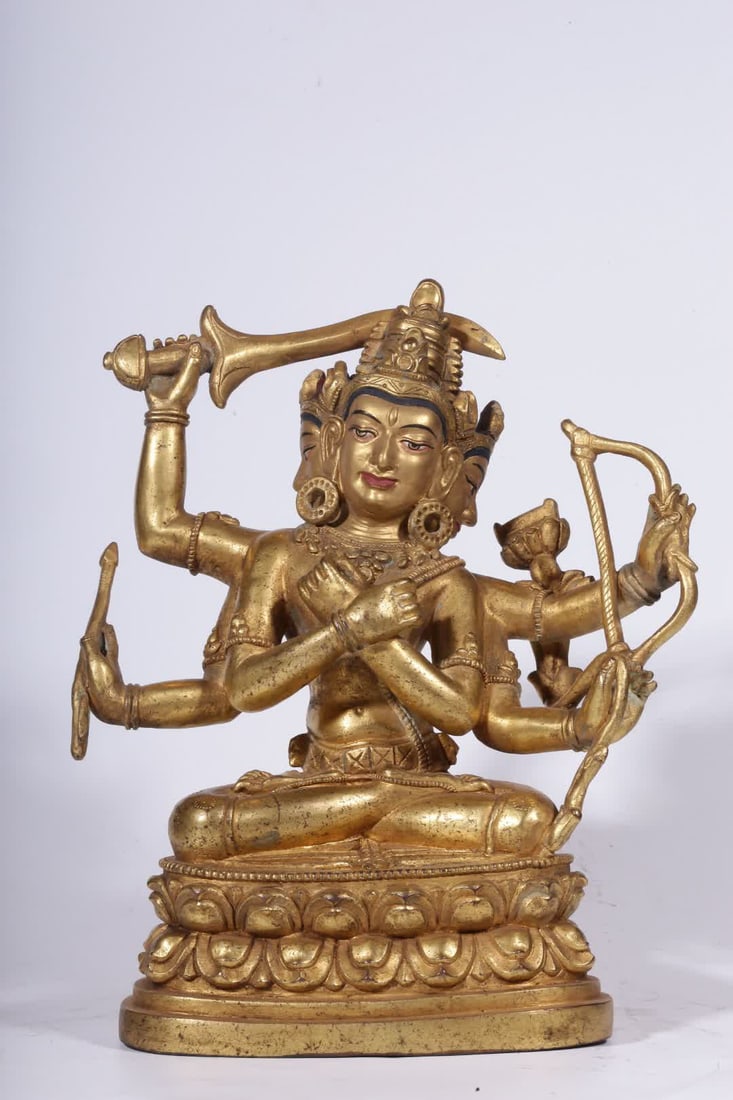 A bronze gilt statue of the Buddha Mother in the Qing Dynasty (1 of 8)