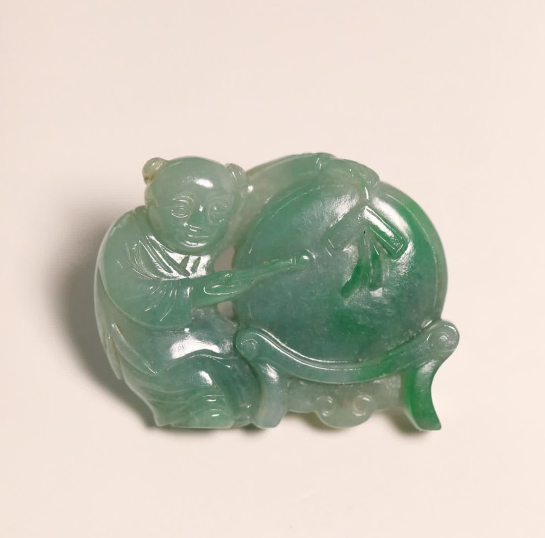 A small ornament of a Qing Dynasty boy beating a drum: Qing Dynasty boy drum Lao Cui small ornament SIZE: 3.98x3.05x0.85cm W:21.9g (The Dimensions Of All Batches Are Manually Measured.If You Need More Detailed Information, Please Contact Our Customer Serv