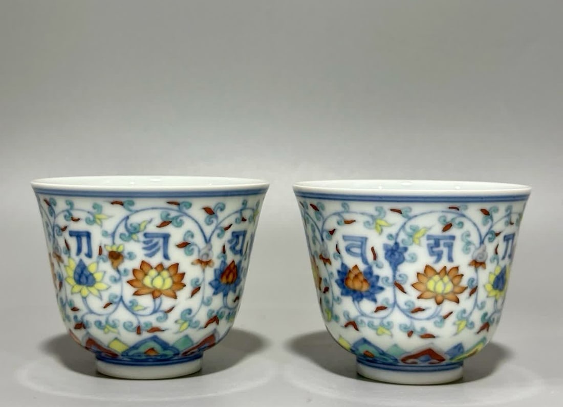 A blue and white bucket pattern cup made in the Yongzheng era of the Qing Dynasty: Qing Yongzheng year blue and white bucket colored cup SIZE: H: 5.6cm MouthD: 7.1cm Bottom diameter 3.2cm (The Dimensions Of All Batches Are Manually Measured.If You Need More Detailed Information,