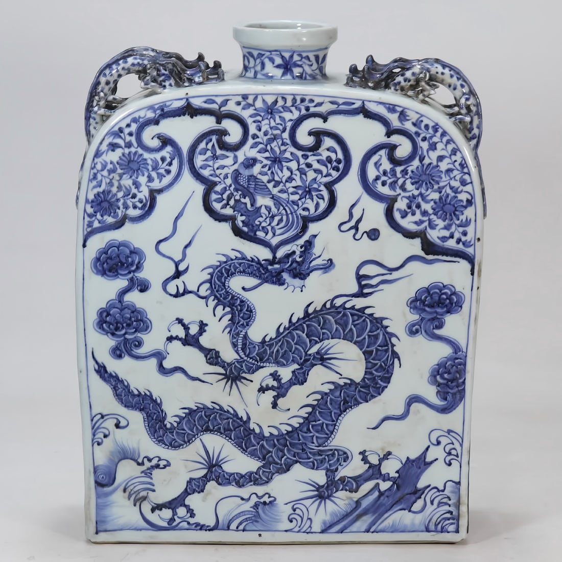 A Yuan blue and white seawater dragon pattern flat bottle: Yuan blue and white seawater dragon pattern flat vase SIZE: H:37cm W:28cm (The Dimensions Of All Batches Are Manually Measured.If You Need More Detailed Information, Please Contact Our Customer