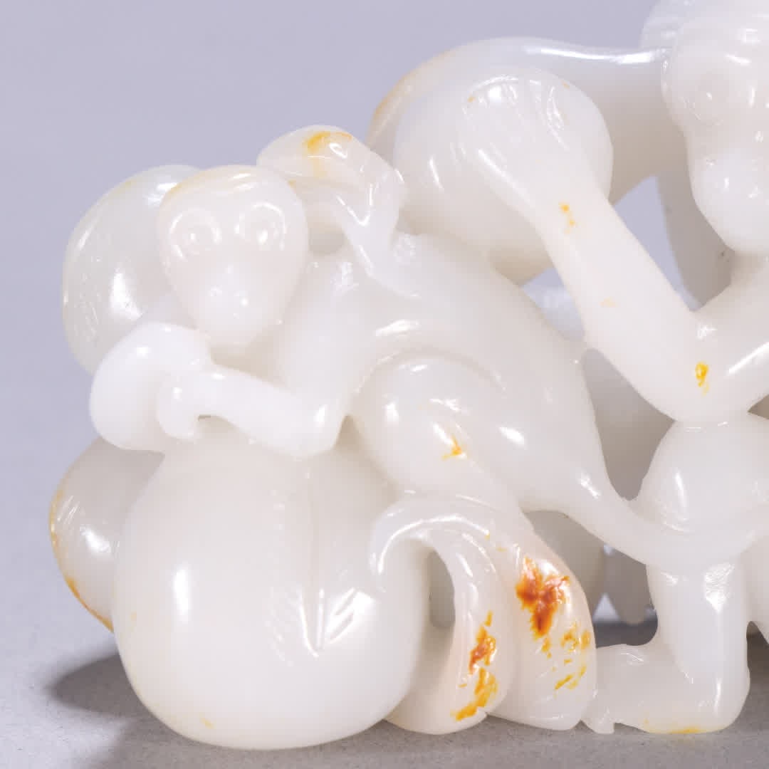 A Hetian jade mother monkey ornament - 2