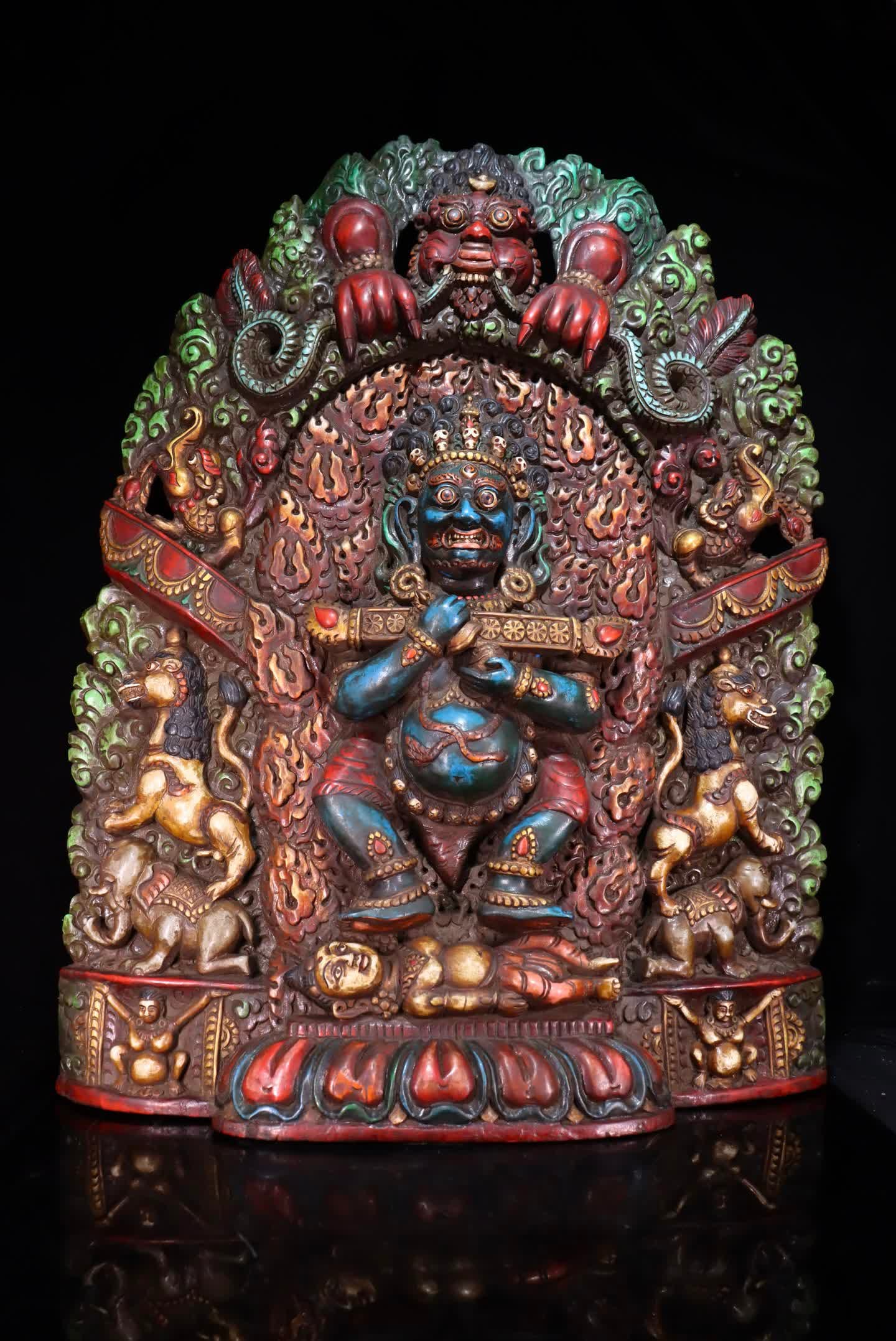 A Qing Dynasty Bodhi wood carving mineral painted gold treasure tent Lord Mahaga two-armed black sky: Qing Dynasty Bodhi wood carving mineral painted gold treasure tent Lord Mahaga two-armed big black sky statue SIZE: H:76cm W:57cm (The Dimensions Of All Batches Are Manually Measured.If You Need More 
