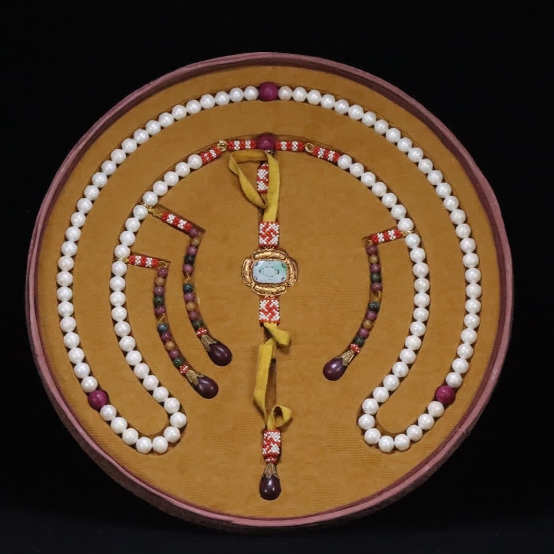 A piece of Qing Dynasty ruby beads, pearl circles, longevity patterns, and morning beads (1 of 11)