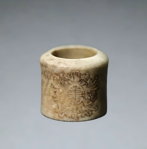 A piece of Qing Dynasty chicken bone white five blessings holding the longevity pattern and Tian (1 of 6)
