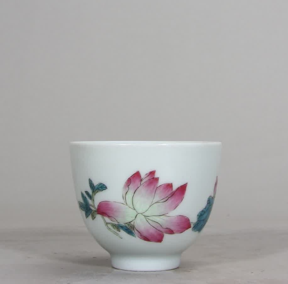 A Qing Dynasty Guangxu pastel lotus cup: Qing Dynasty Guangxu pastel lotus cup SIZE: H:5.3cm MouthD:6.6cm (The Dimensions Of All Batches Are Manually Measured.If You Need More Detailed Information, Please Contact Our Customer Service Before 
