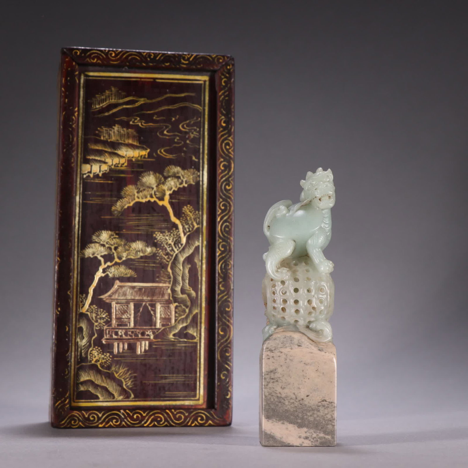 A Mangfu engraved Shoushan stone lion hydrangea seal: Mangfu carved Shoushan stone lion hydrangea seal SIZE: H:10cm W:2.7cm W:120g (The Dimensions Of All Batches Are Manually Measured.If You Need More Detailed Information, Please Contact Our Customer Ser