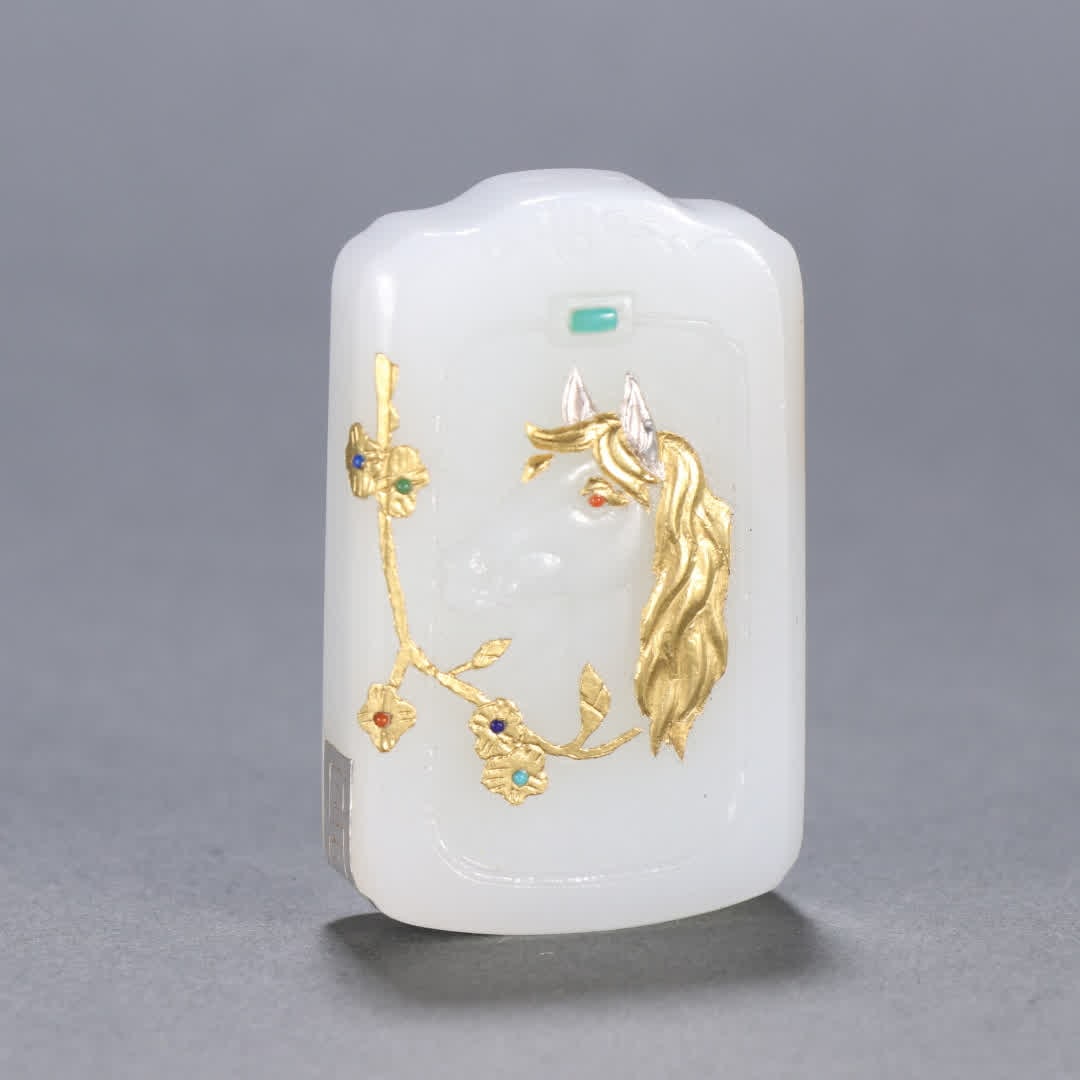 A Qing Dynasty Hetian Yucuo gold and silver horse was listed: Qing Dynasty Hetian Yucuo gold and silver horse listed SIZE: H:5.3cm W:3.3cm W:52g (The Dimensions Of All Batches Are Manually Measured.If You Need More Detailed Information, Please Contact Our