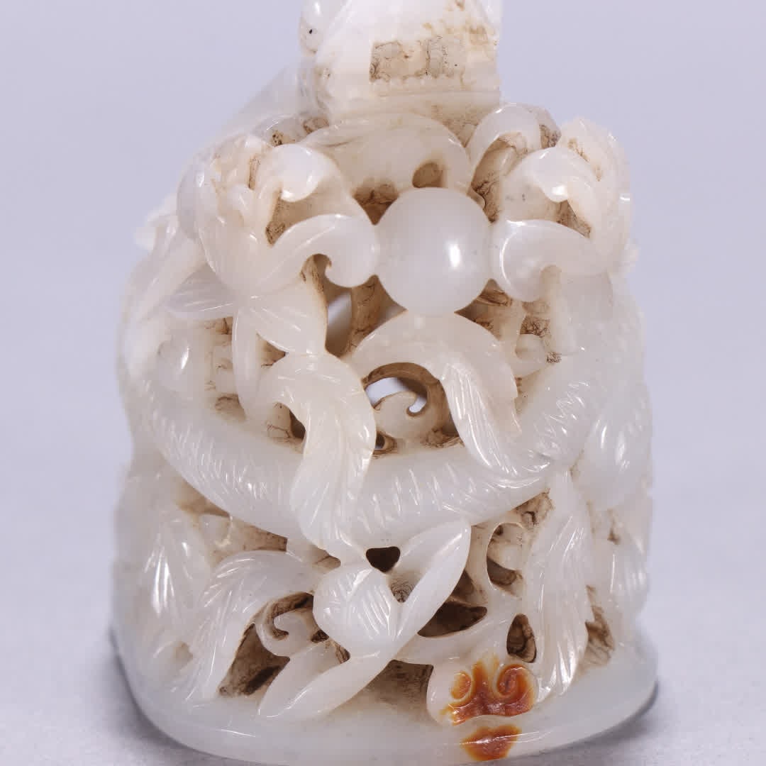 A Qing Dynasty Hetian jade dragon pattern hat top - 4