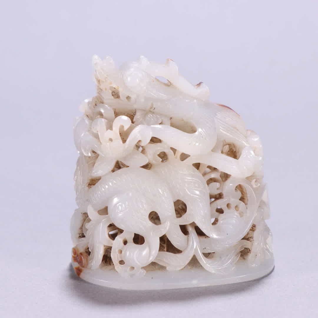 A Qing Dynasty Hetian jade dragon pattern hat top - 5