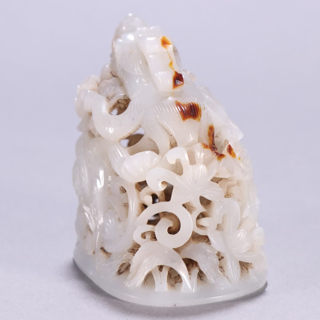 A Qing Dynasty Hetian jade dragon pattern hat top - 7