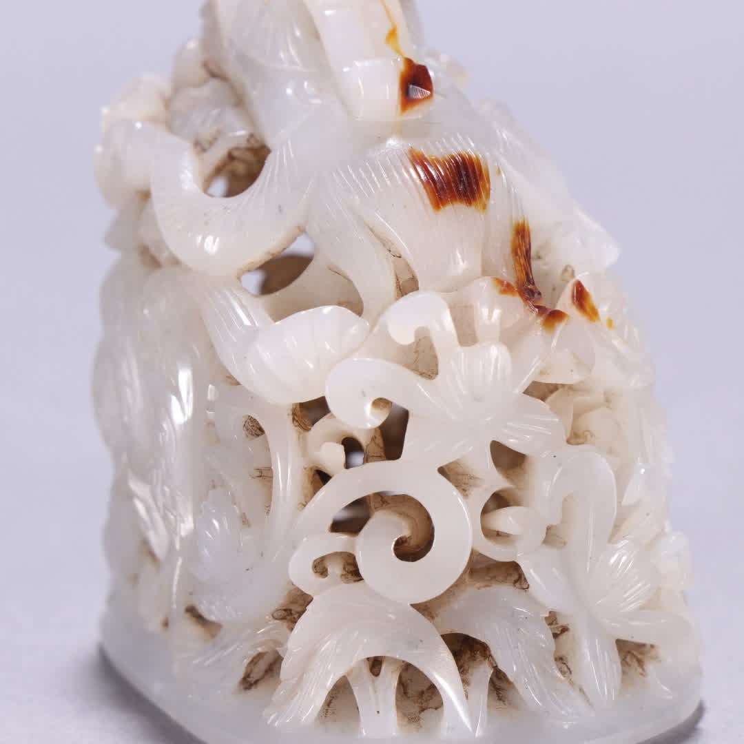 A Qing Dynasty Hetian jade dragon pattern hat top - 8