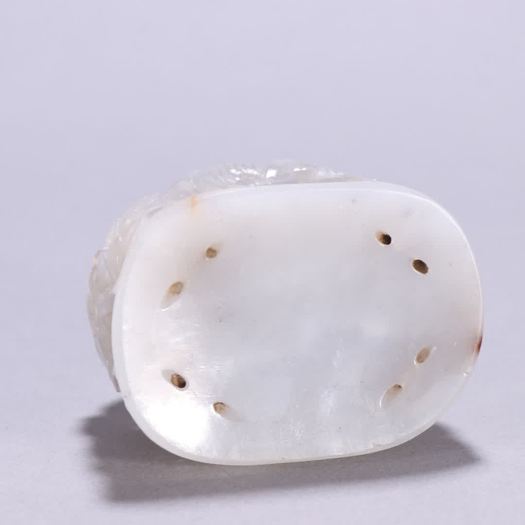 A Qing Dynasty Hetian jade dragon pattern hat top - 9