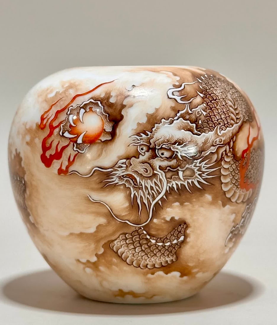 A Yongzheng year color cloud dragon pattern jar: Yongzheng year system foreign color cloud dragon pattern jar SIZE: H: 6.8cm MouthD: 3.5cm Belly diameter 6.9cm Bottom diameter 5.5cm (The Dimensions Of All Batches Are Manually Measured.If You Need