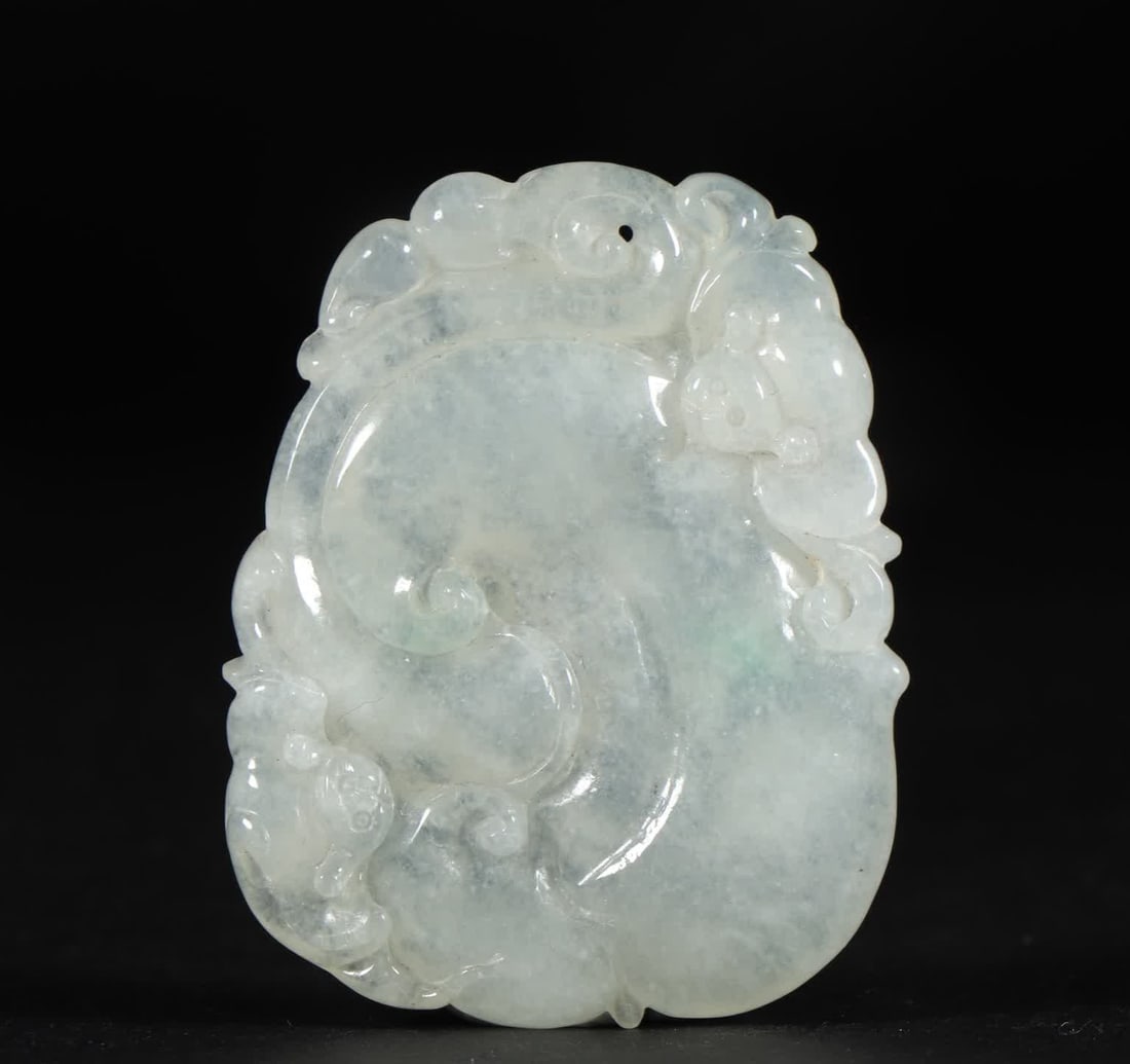 A Qing Dynasty jade pendant: Qing Dynasty jade hanging pendant SIZE: L:5.1cm W:4cm T:0.6cm W:26g (The Dimensions Of All Batches Are Manually Measured.If You Need More Detailed Information, Please Contact Our Customer Service Befo