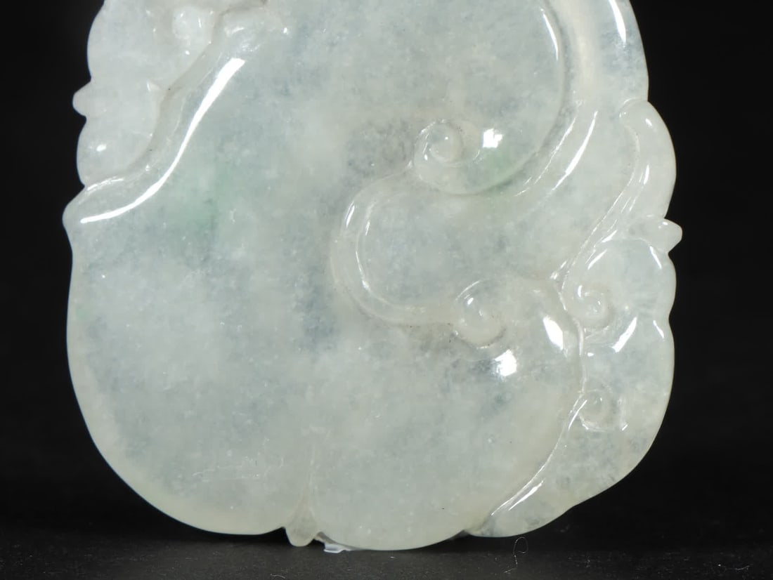 A Qing Dynasty jade pendant - 8