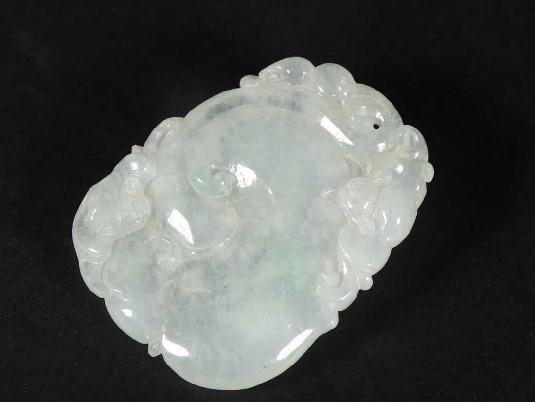 A Qing Dynasty jade pendant - 9