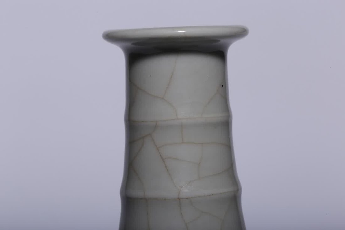 A Qing Dynasty official glazed string pattern appreciation bottle - 3