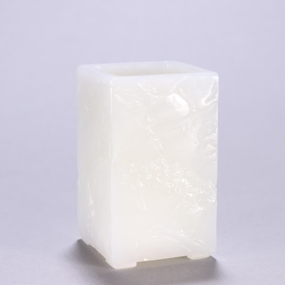 A square pen holder of the Qing Dynasty Hetian jade landscape pavilion: Qing Dynasty Hetian Yushan Water Pavilion Square Pen Holder SIZE: H:7.6cm W:4.7cm W:212.1g (The Dimensions Of All Batches Are Manually Measured.If You Need More Detailed Information, Please Contact