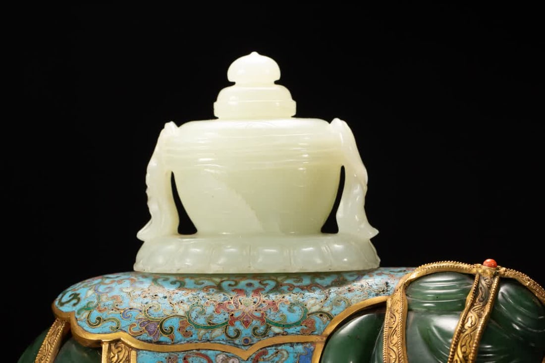 A Qing Dynasty Hetian jade elephant - 2