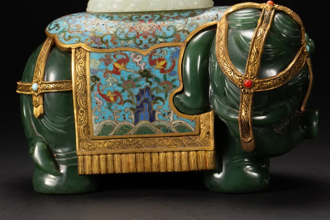 A Qing Dynasty Hetian jade elephant - 3