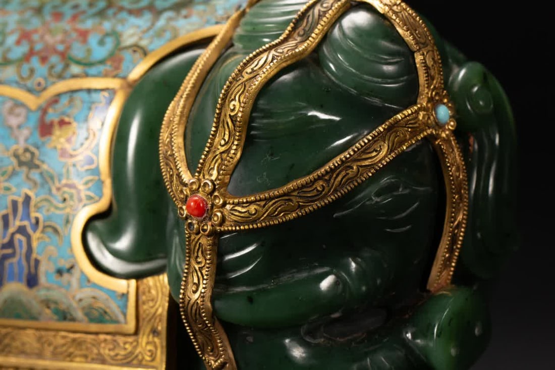 A Qing Dynasty Hetian jade elephant - 4