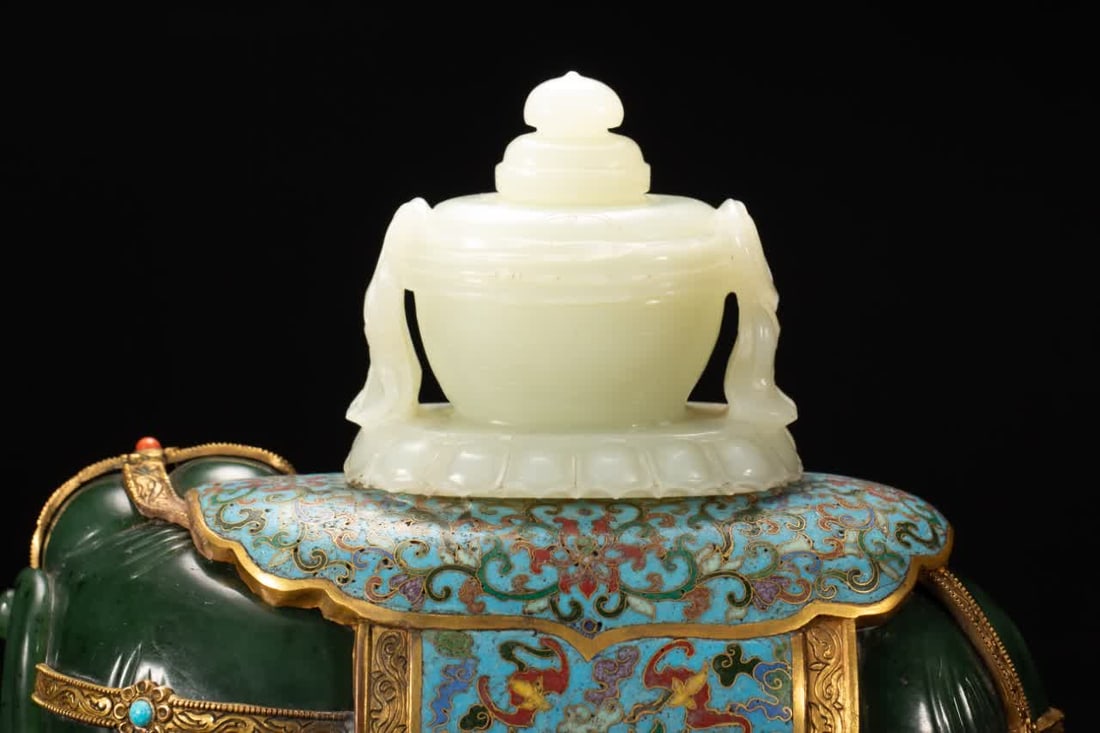 A Qing Dynasty Hetian jade elephant - 6