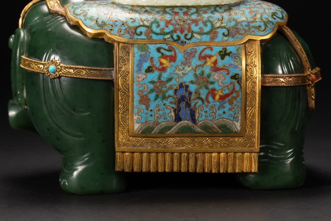 A Qing Dynasty Hetian jade elephant - 7