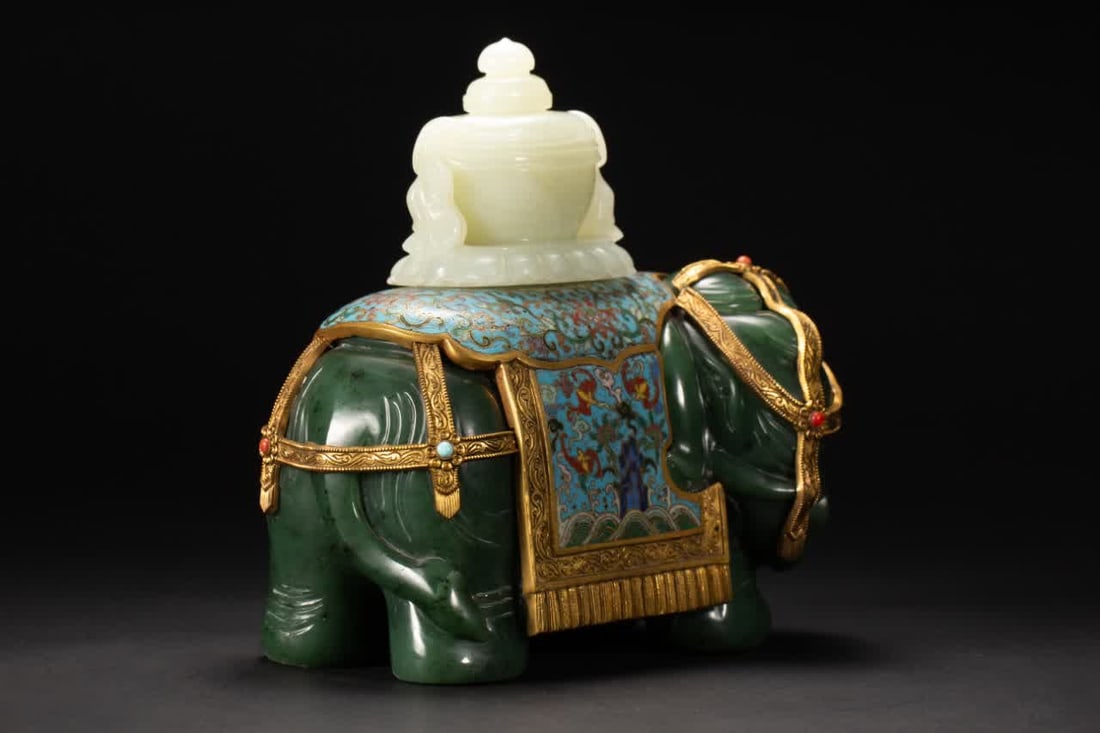 A Qing Dynasty Hetian jade elephant - 8